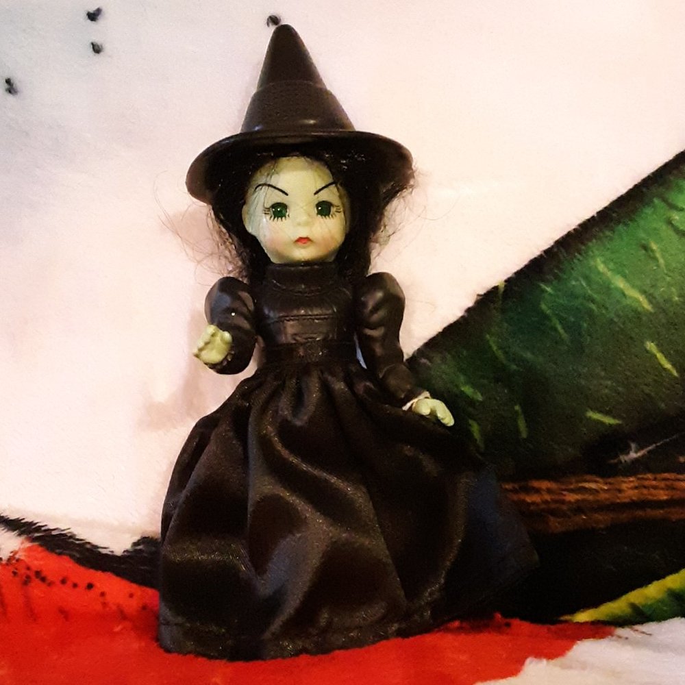 COPY - Wizard of Oz Madame Alexander McDonalds Wicked Witch West Pre-Owned - Picture 1 of 13